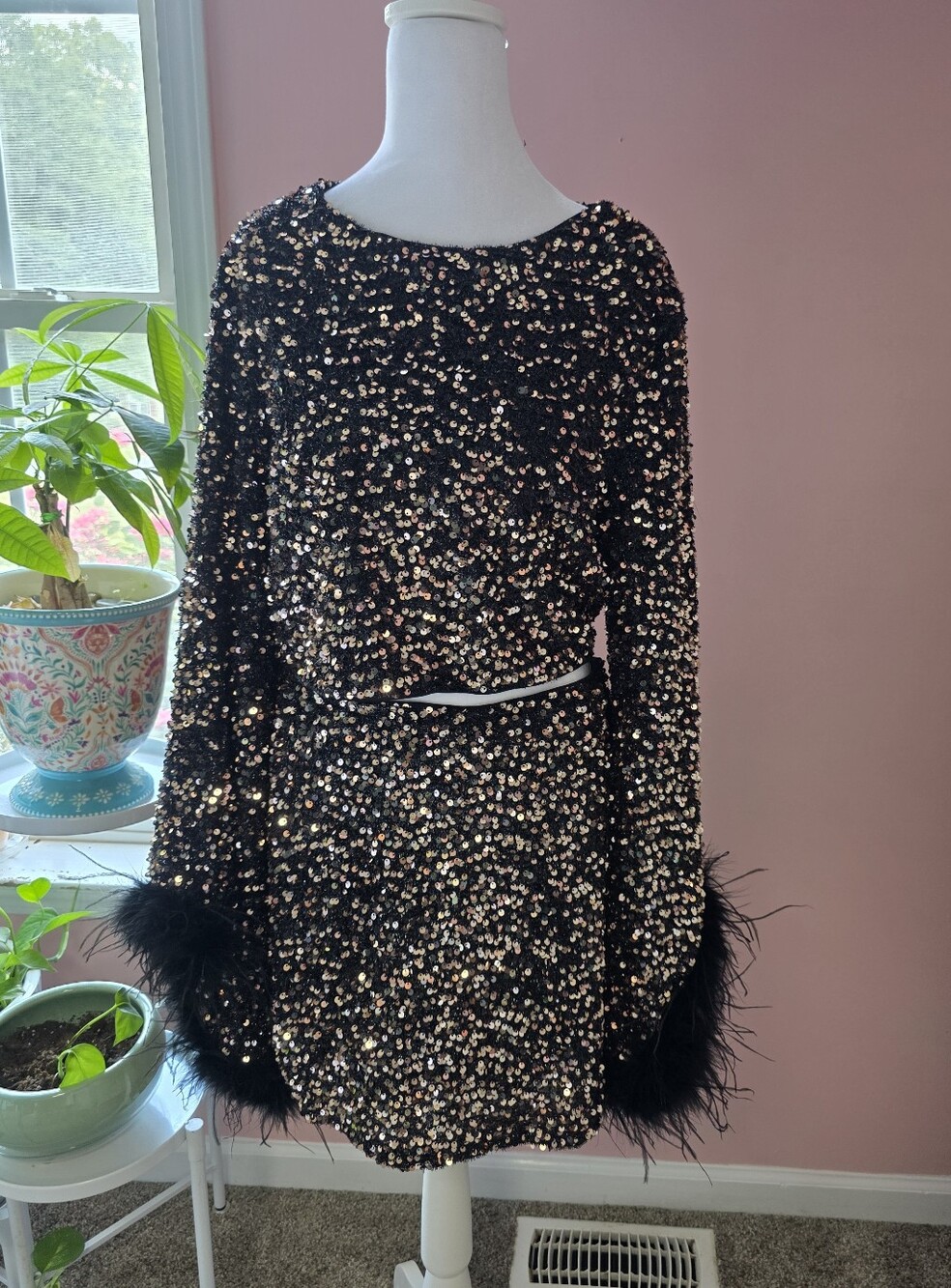 Fashion Nova NWT XL Black Rose Gold Sequin Feather 2 Piece Set